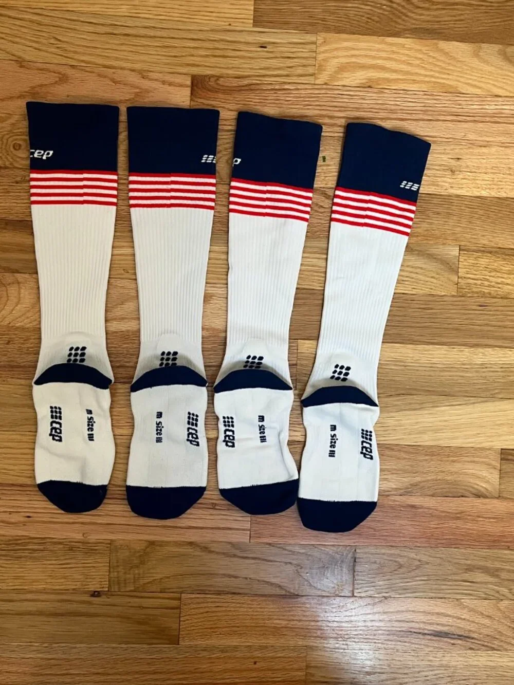 Lot of 2 Pairs Men's III Medium 7-9 CEP Running Compression Socks White